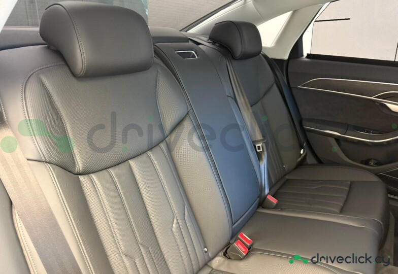 Audi A8 Белый