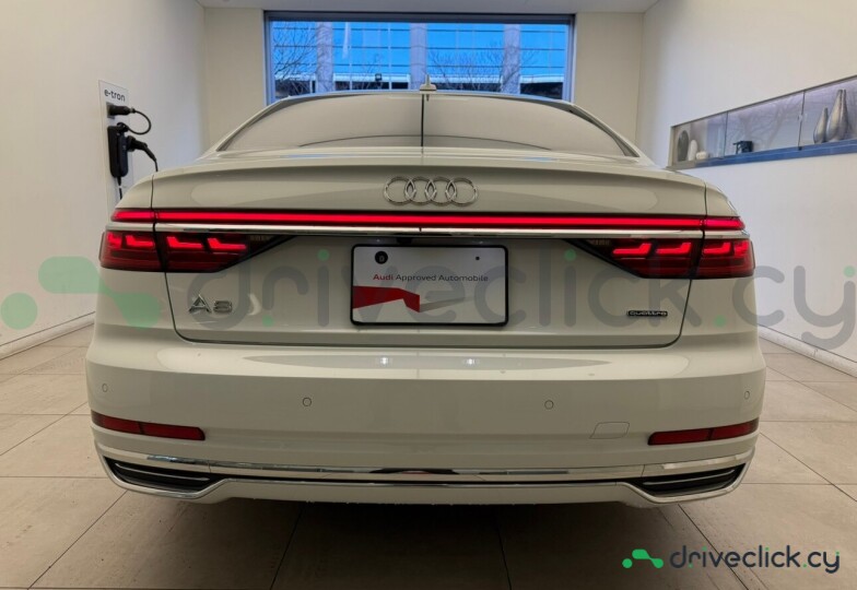 Audi A8 Белый