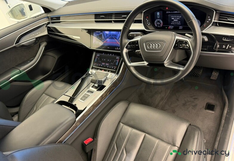 Audi A8 Белый