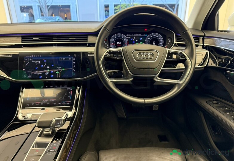 Audi A8 Белый
