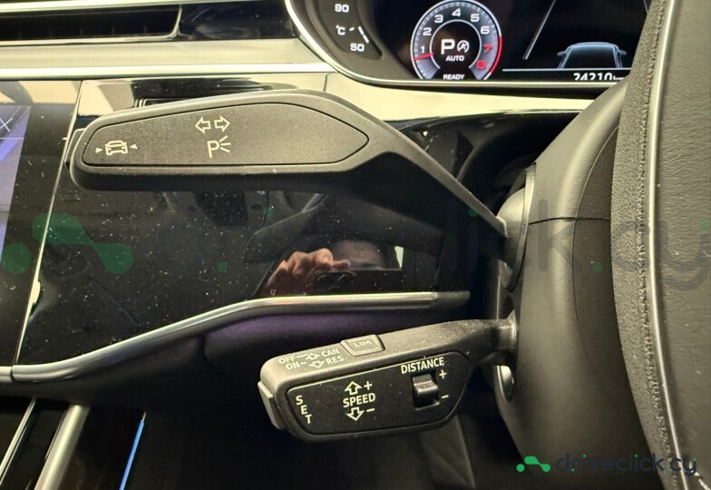 Audi A8 Белый