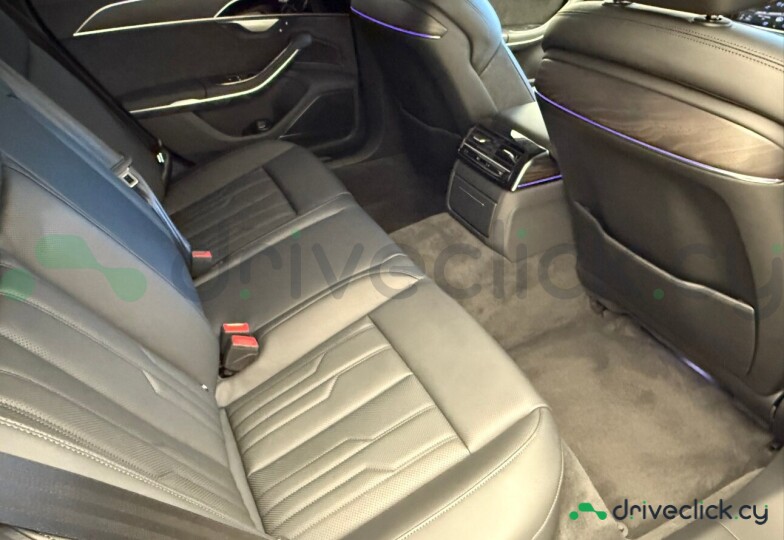 Audi A8 Белый