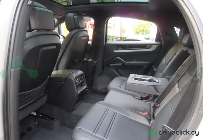 Porsche Cayenne Coupe Белый