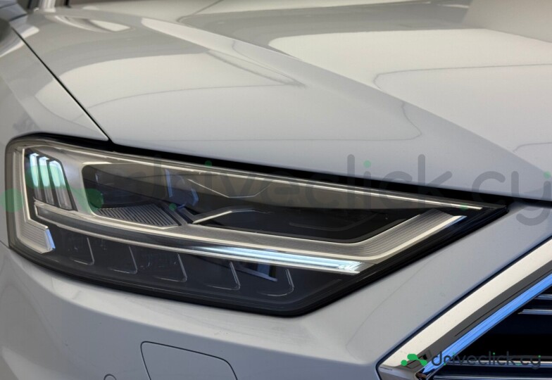 Audi A8 Белый