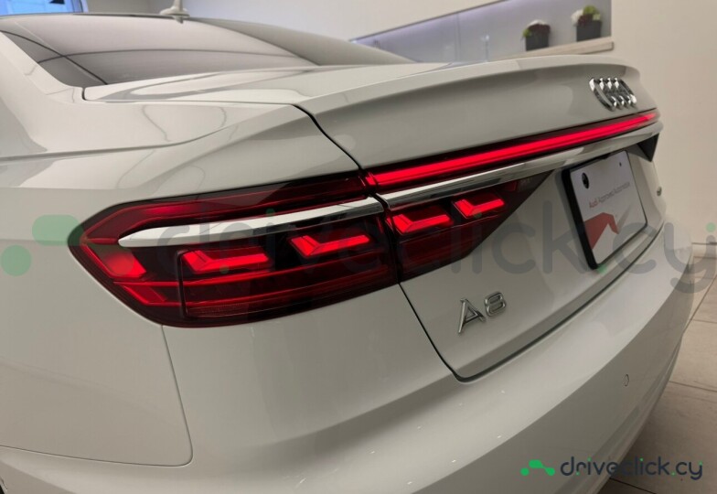 Audi A8 Белый