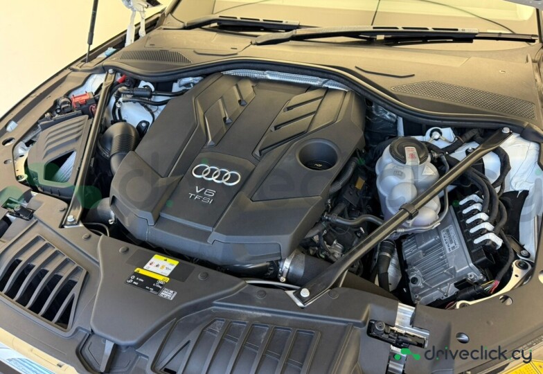 Audi A8 Белый