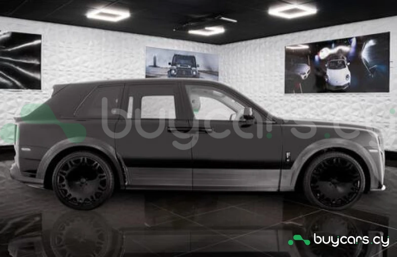 Rolls-Royce Cullinan Черный