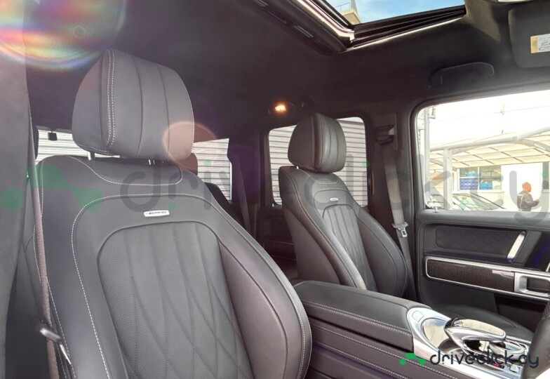 Mercedes G-class White