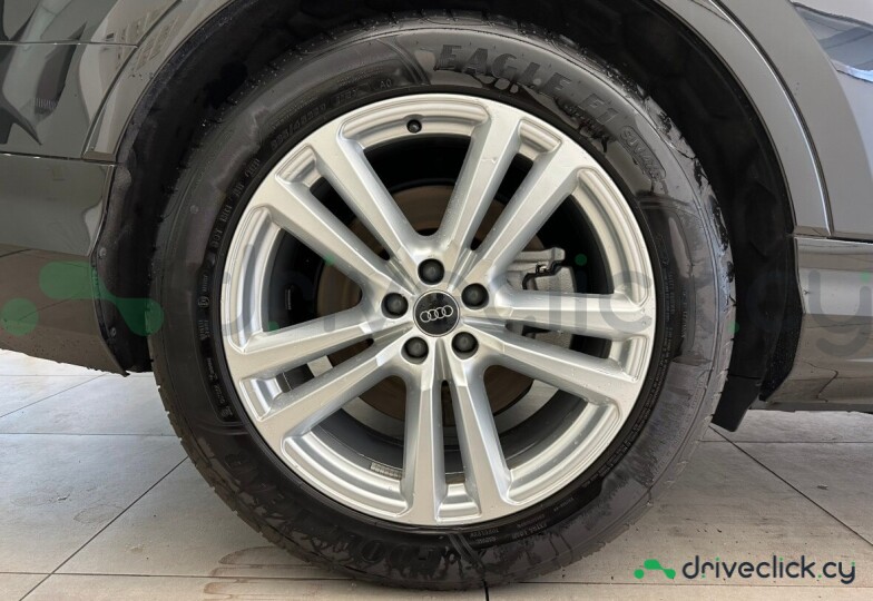 Audi Q7 Black