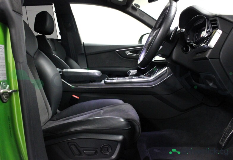 Audi RS Q8 Green