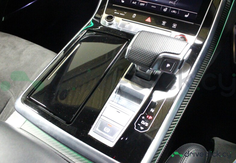 Audi RS Q8 Green