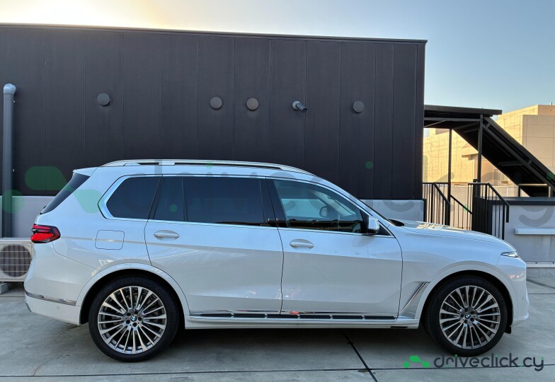 BMW X7 White