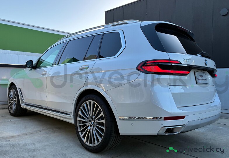 BMW X7 White
