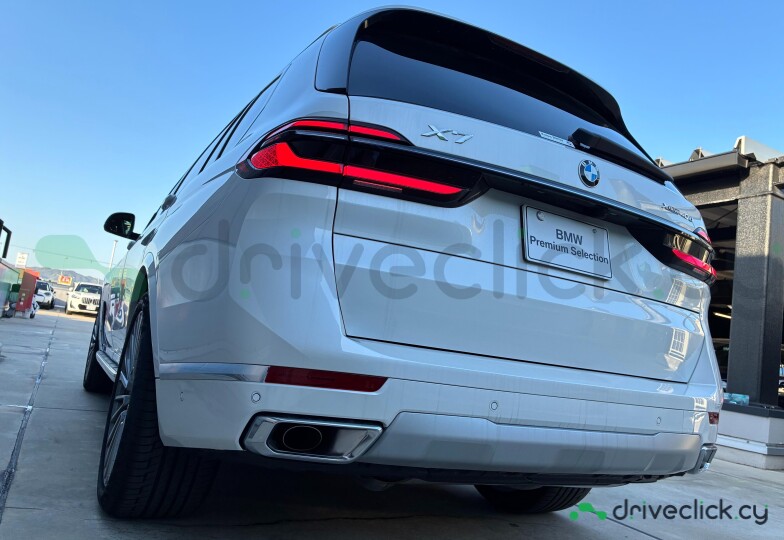 BMW X7 White