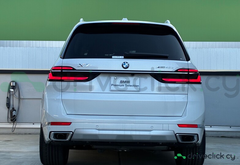 BMW X7 White