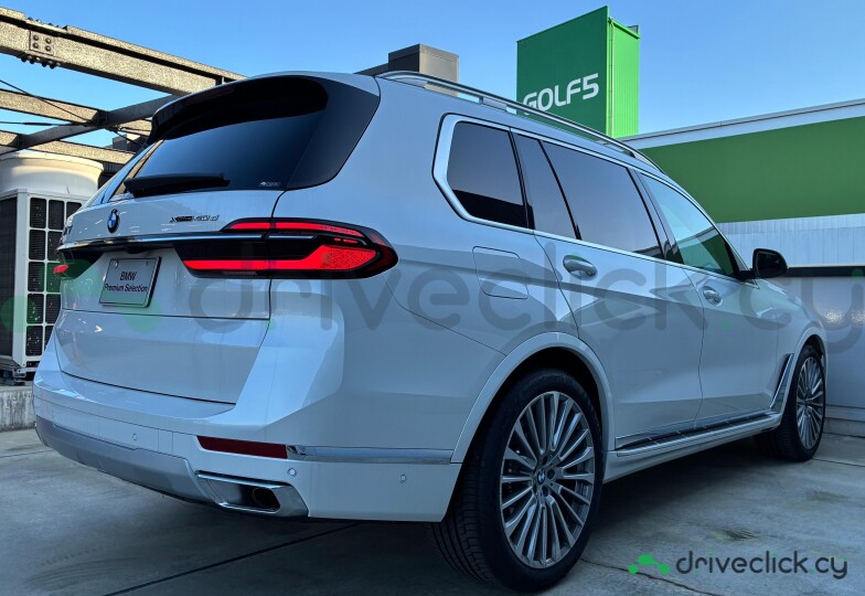 BMW X7 White