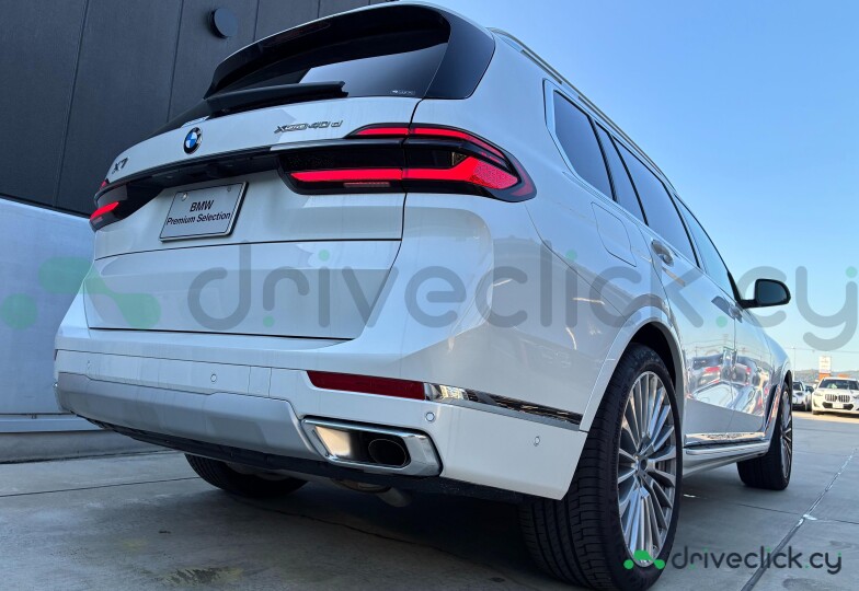 BMW X7 White