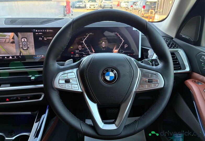 BMW X7 White