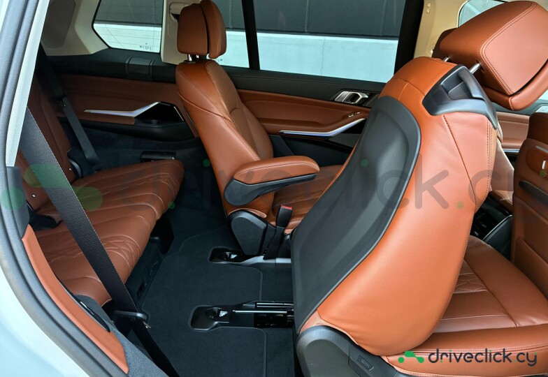 BMW X7 White