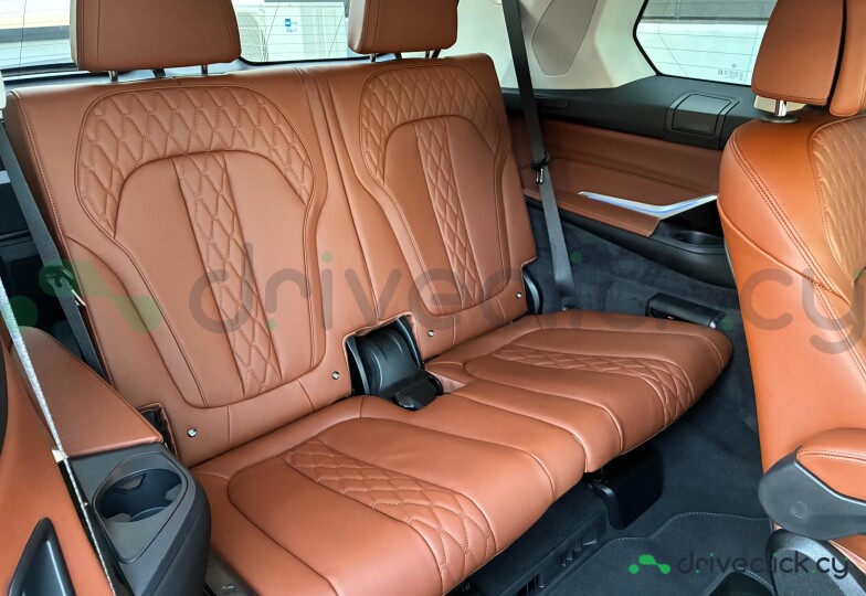 BMW X7 White