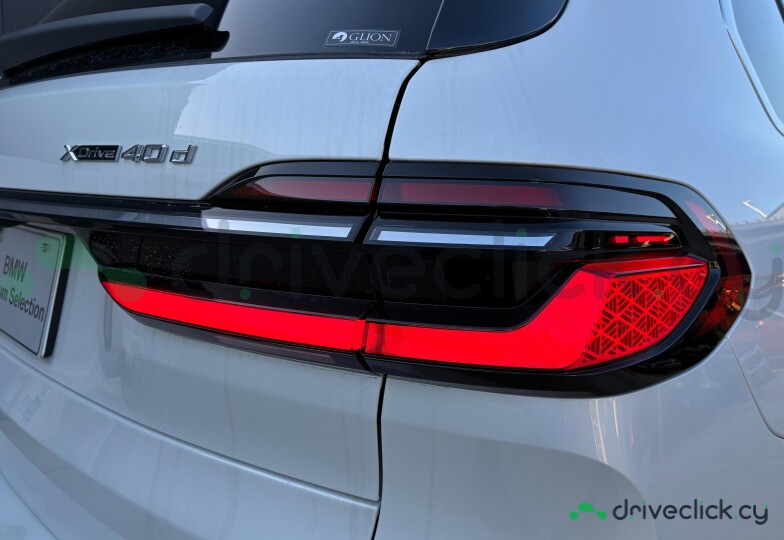 BMW X7 White