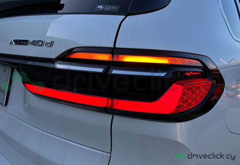 BMW X7 White