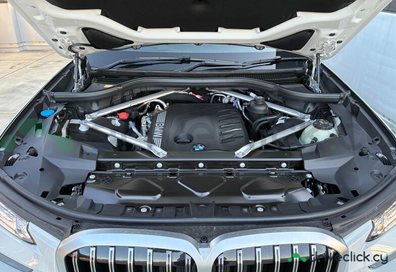 BMW X7 White