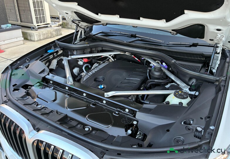 BMW X7 White