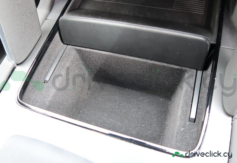 Land Rover Discovery Sport White