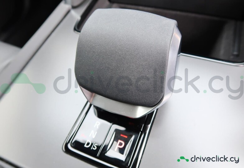 Land Rover Discovery Sport White
