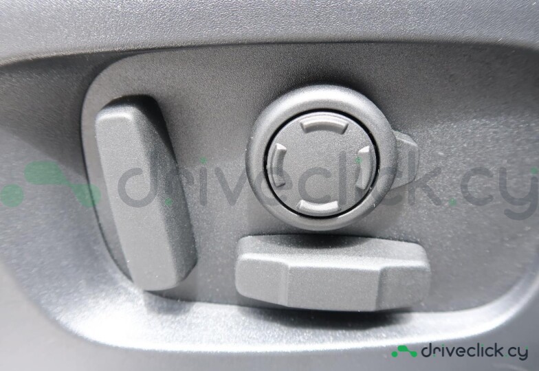 Land Rover Discovery Sport White