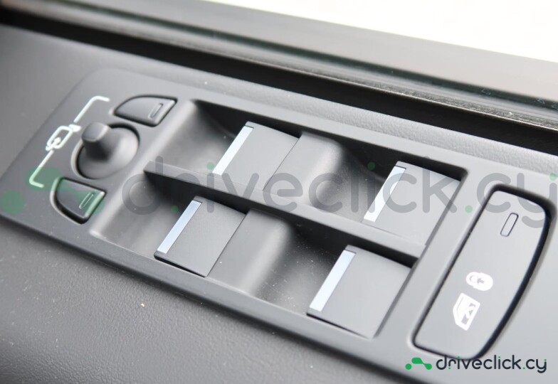 Land Rover Discovery Sport White