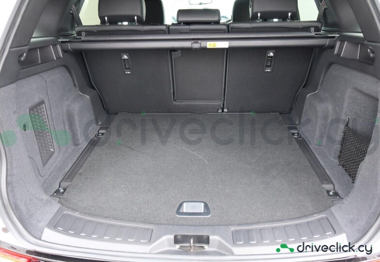 Land Rover Discovery Sport White