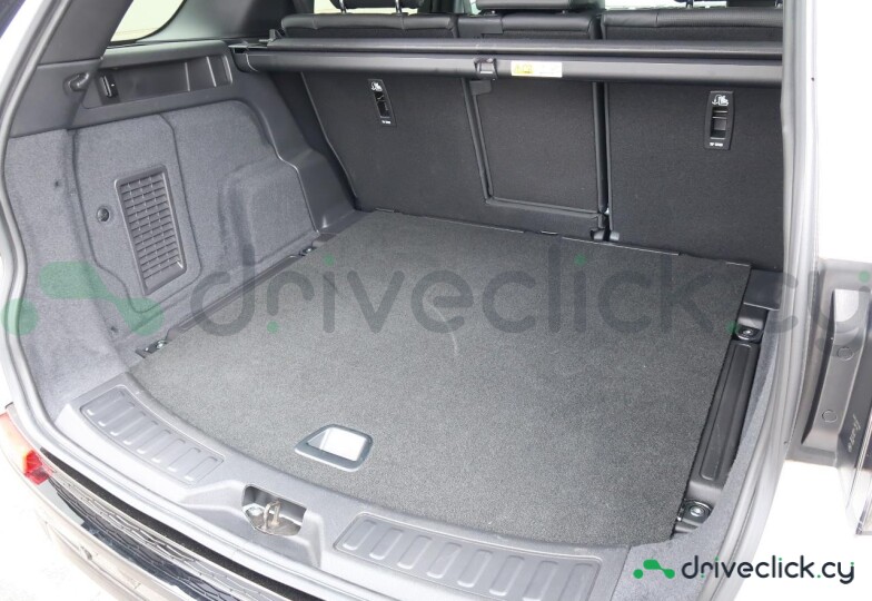 Land Rover Discovery Sport White