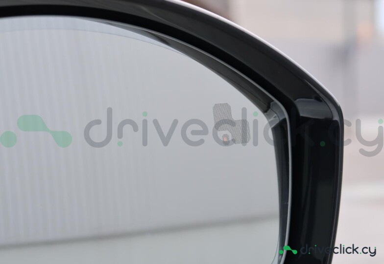 Land Rover Discovery Sport White