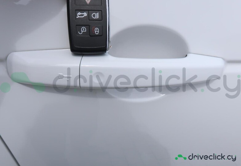 Land Rover Discovery Sport White