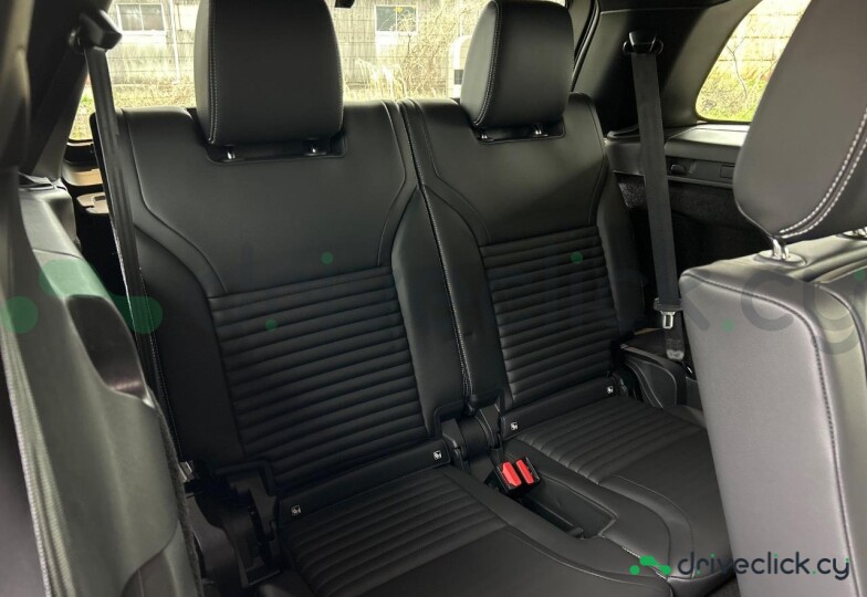Land Rover Discovery White