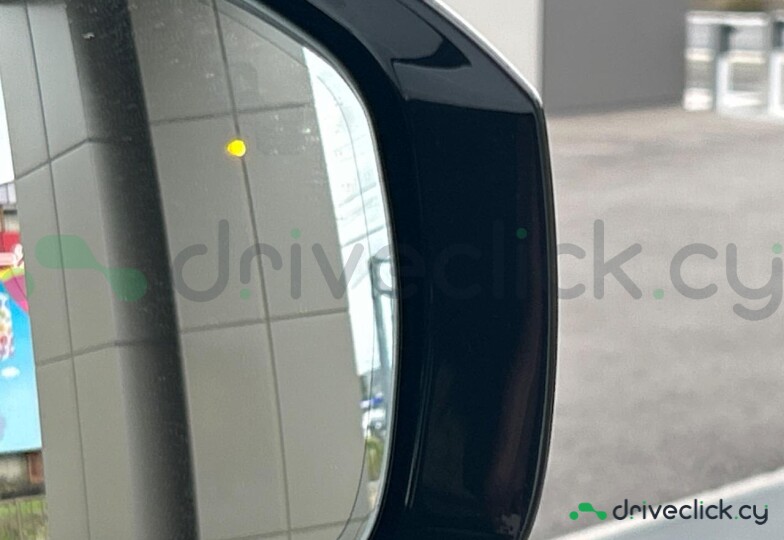 Land Rover Discovery White