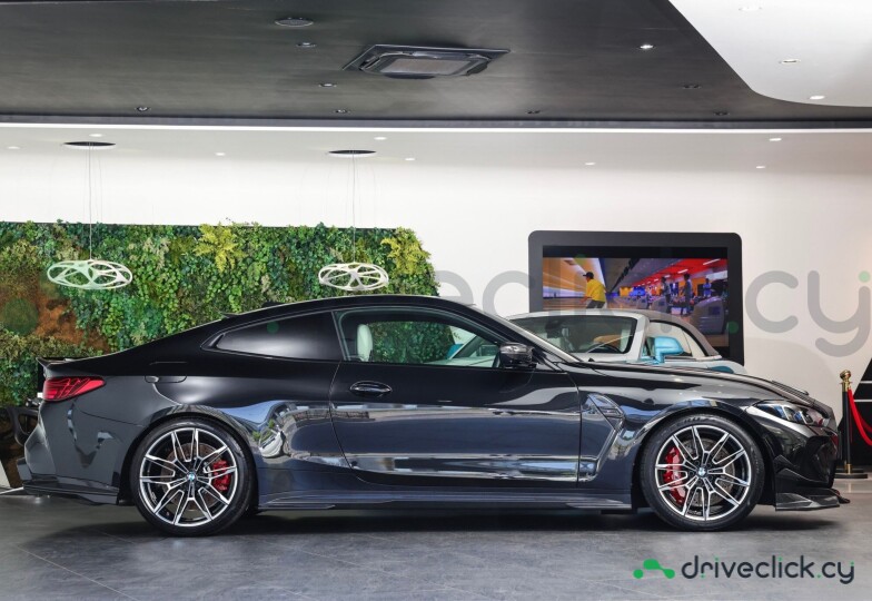 BMW M4 Black