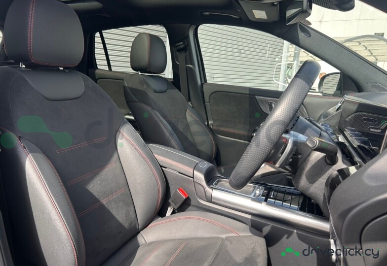 Mercedes EQA Black