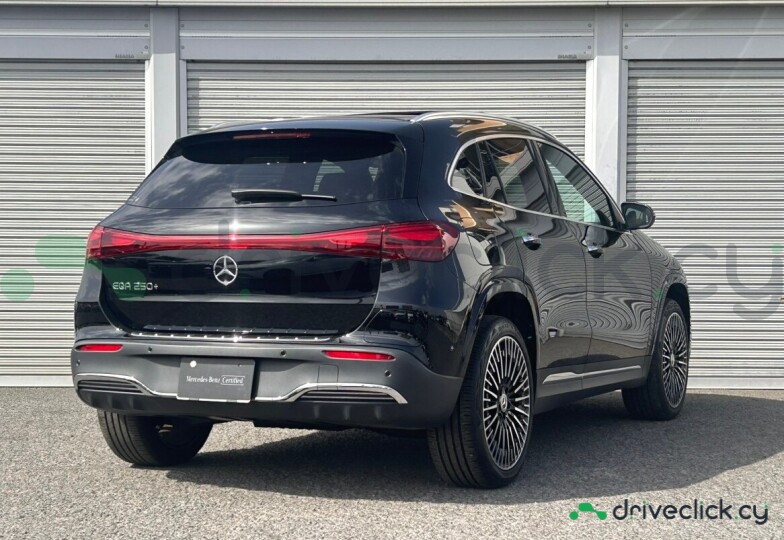 Mercedes EQA Black