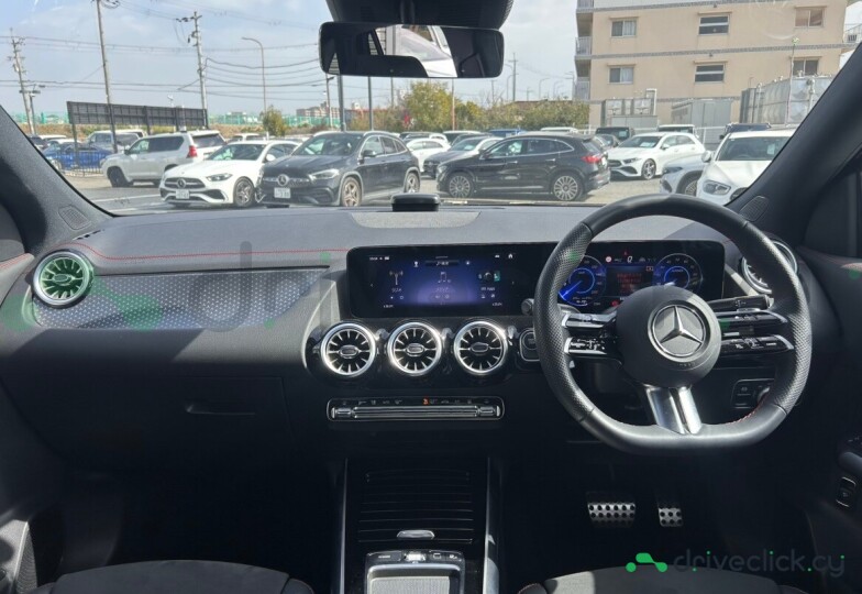 Mercedes EQA Black