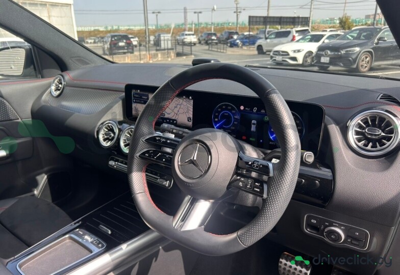 Mercedes EQA Black
