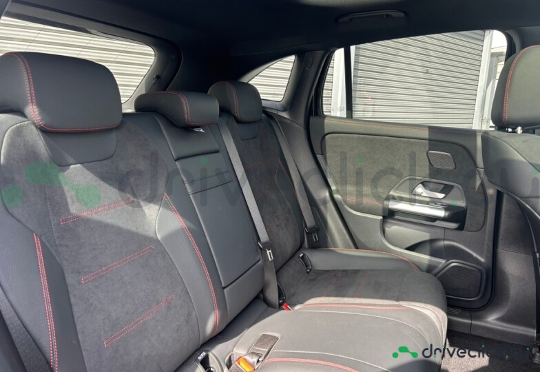 Mercedes EQA Black