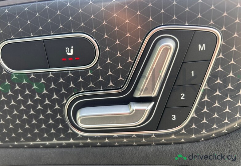 Mercedes EQA Black