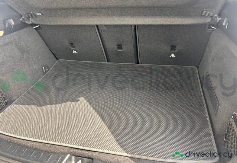 Mercedes EQA Black