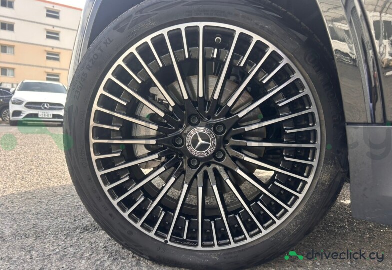 Mercedes EQA Black