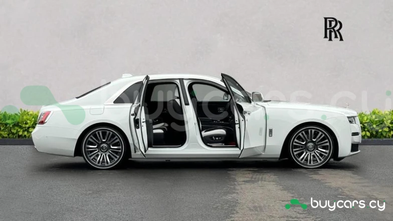 Rolls-Royce Ghost Белый