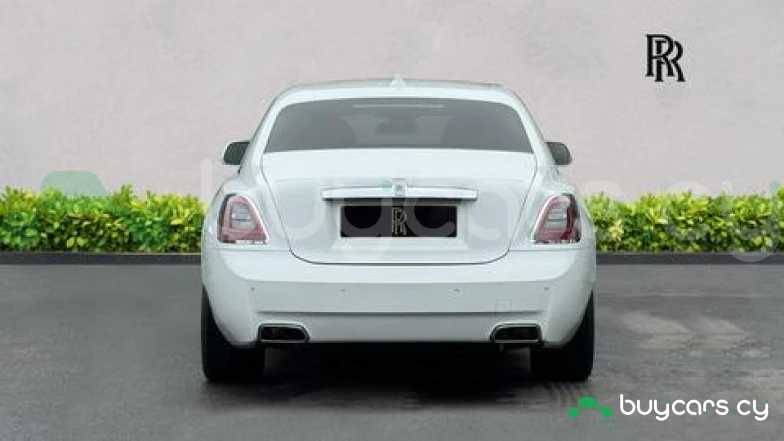 Rolls-Royce Ghost Белый