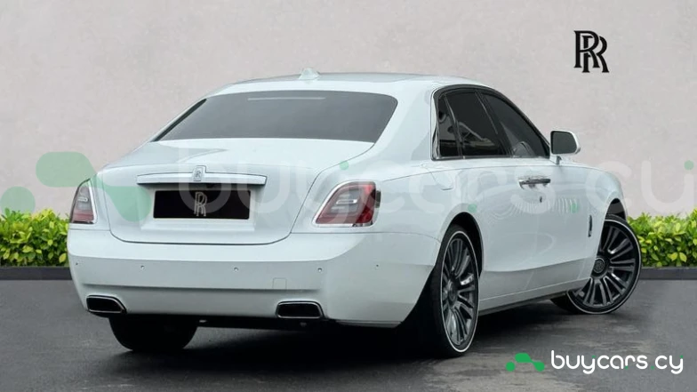 Rolls-Royce Ghost Белый